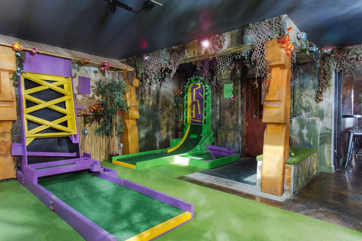 hoxton crazy golf course